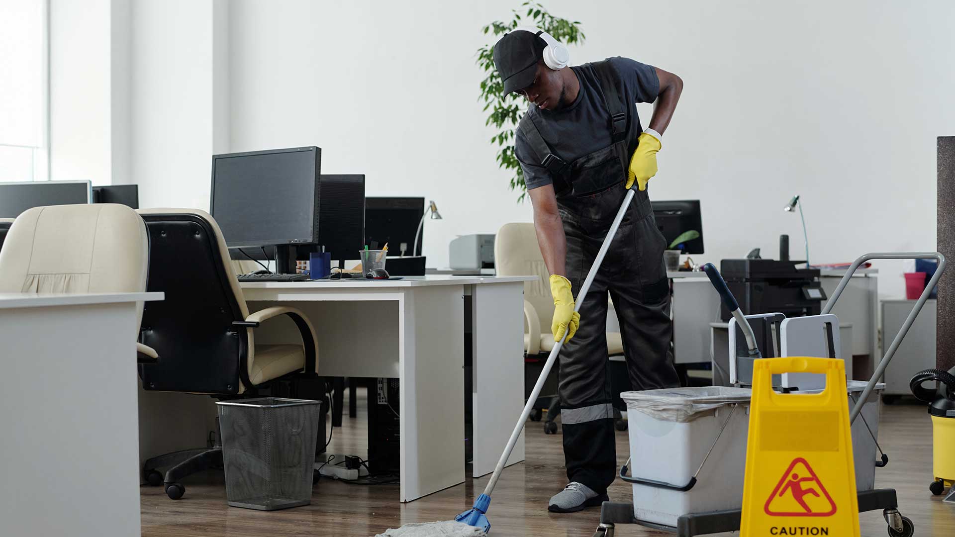 cleaning crew commercial janitor